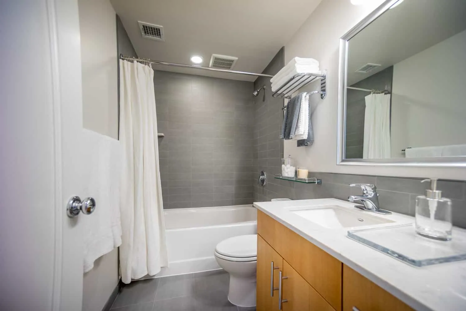 Santa Rosa Apartments Bathroom View