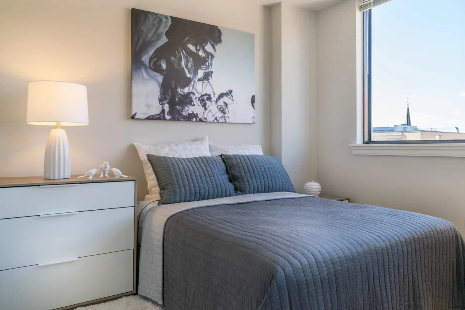 The Sutton Plaza Apartments Bedroom
