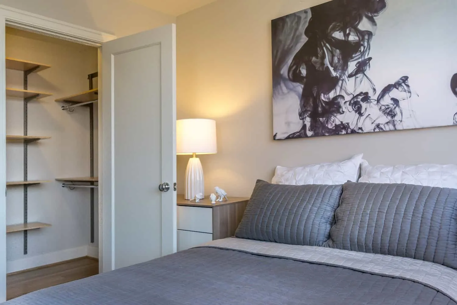 The Sutton Plaza Apartments Bedroom