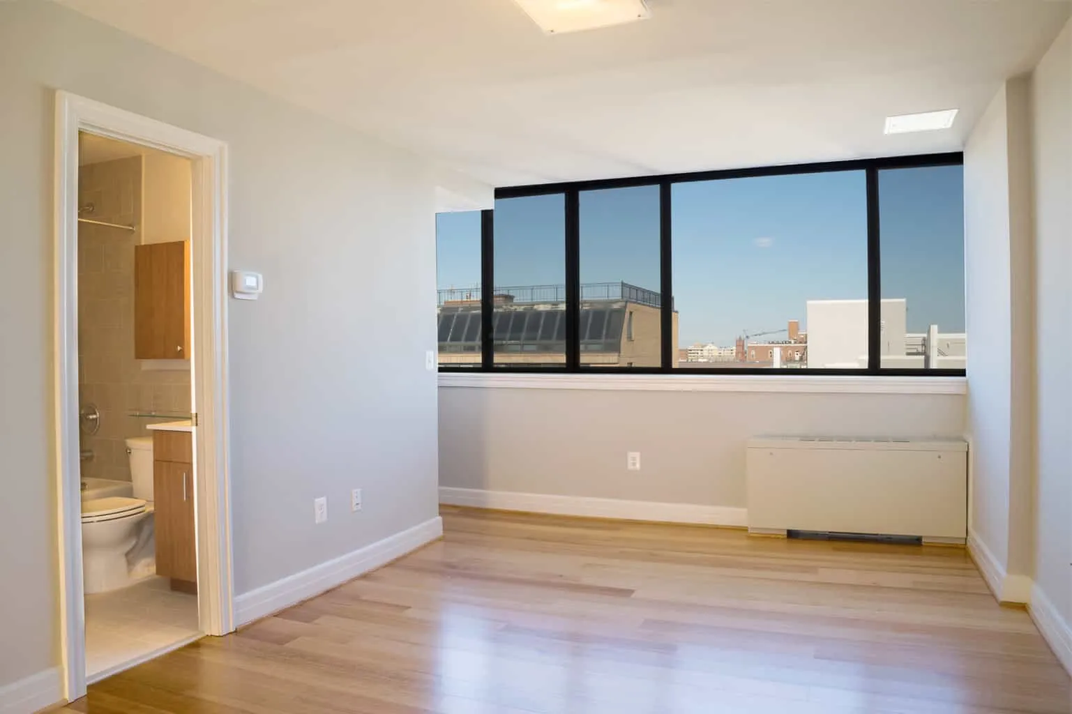 The Sutton Plaza Apartments Bedroom