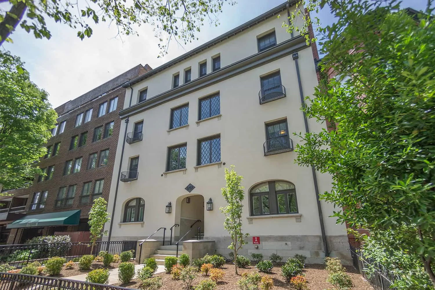 Santa Rosa Apartment Front View of Complex